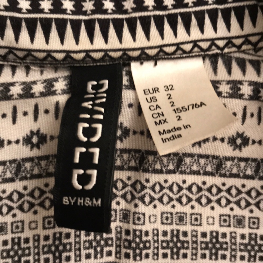 H&M patterned blouse - Picture 3 of 3